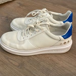 Louis Vuitton Mens white sneaker